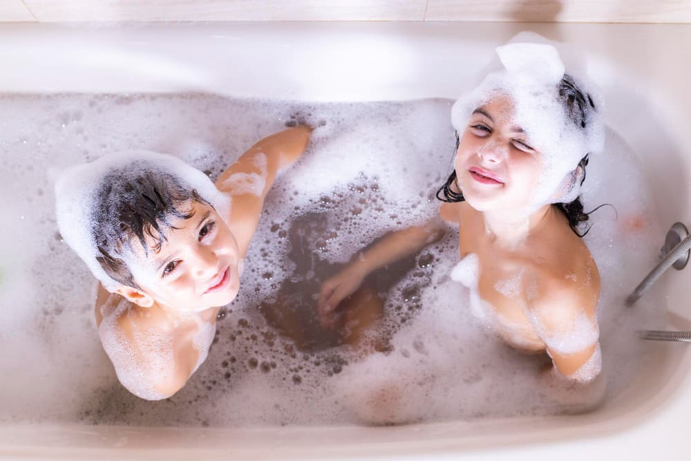 Anak Susah Mandi? Coba Trik Sensorik Ini!